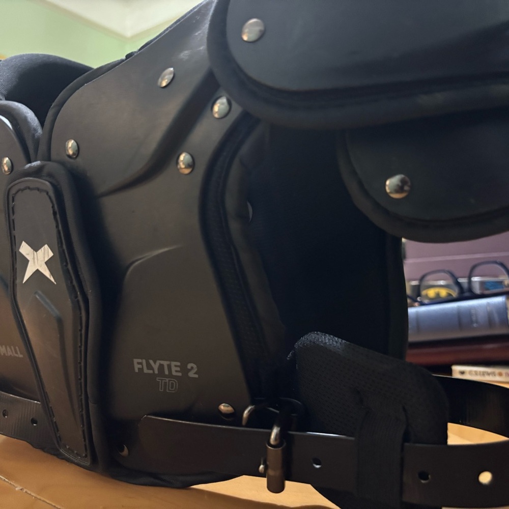 Black Youth SM Football Shoulder Pads